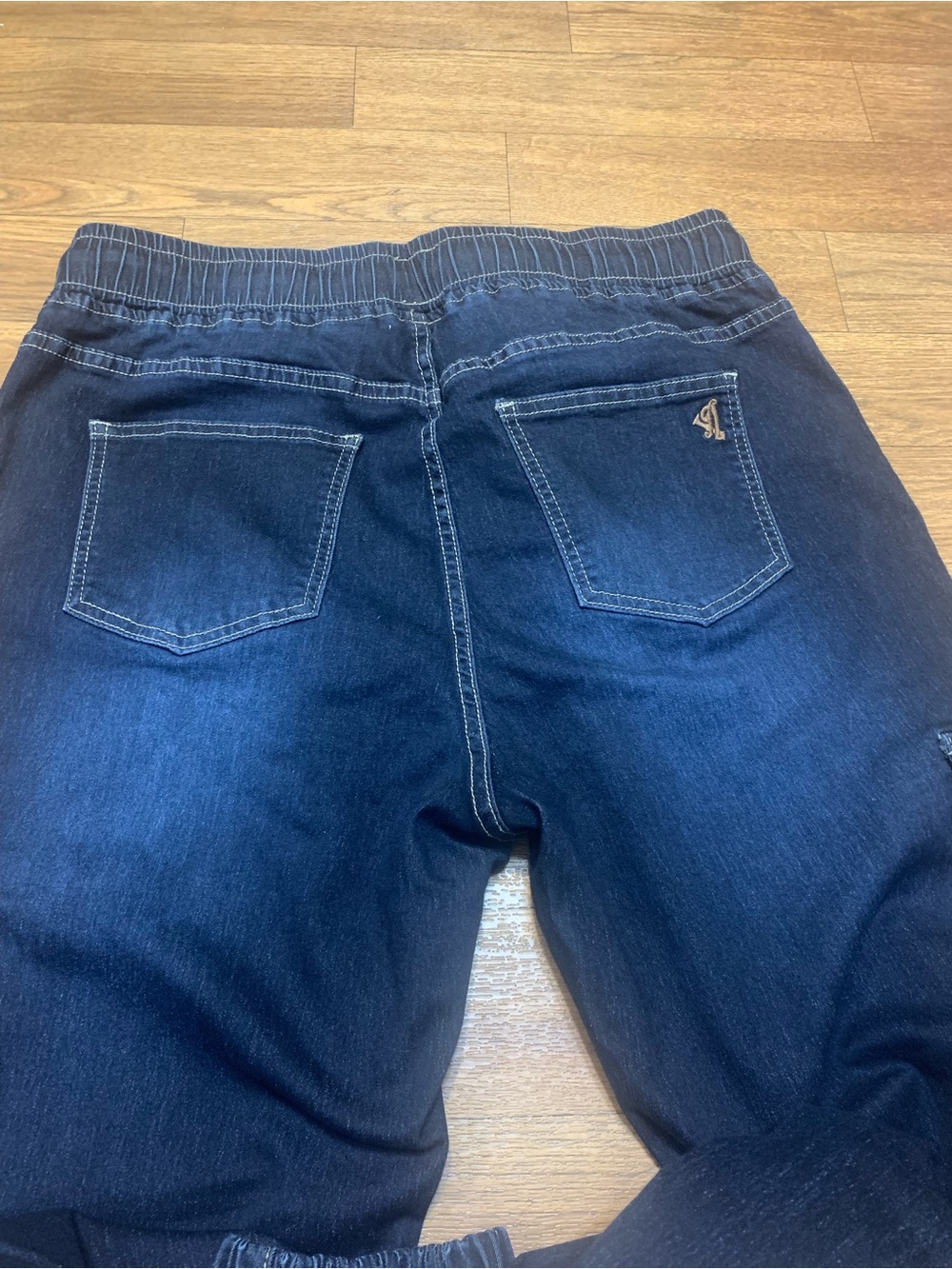Women’s Dark Blue Cargo Jogger Jeans
Size 15 - Picture 12 of 13